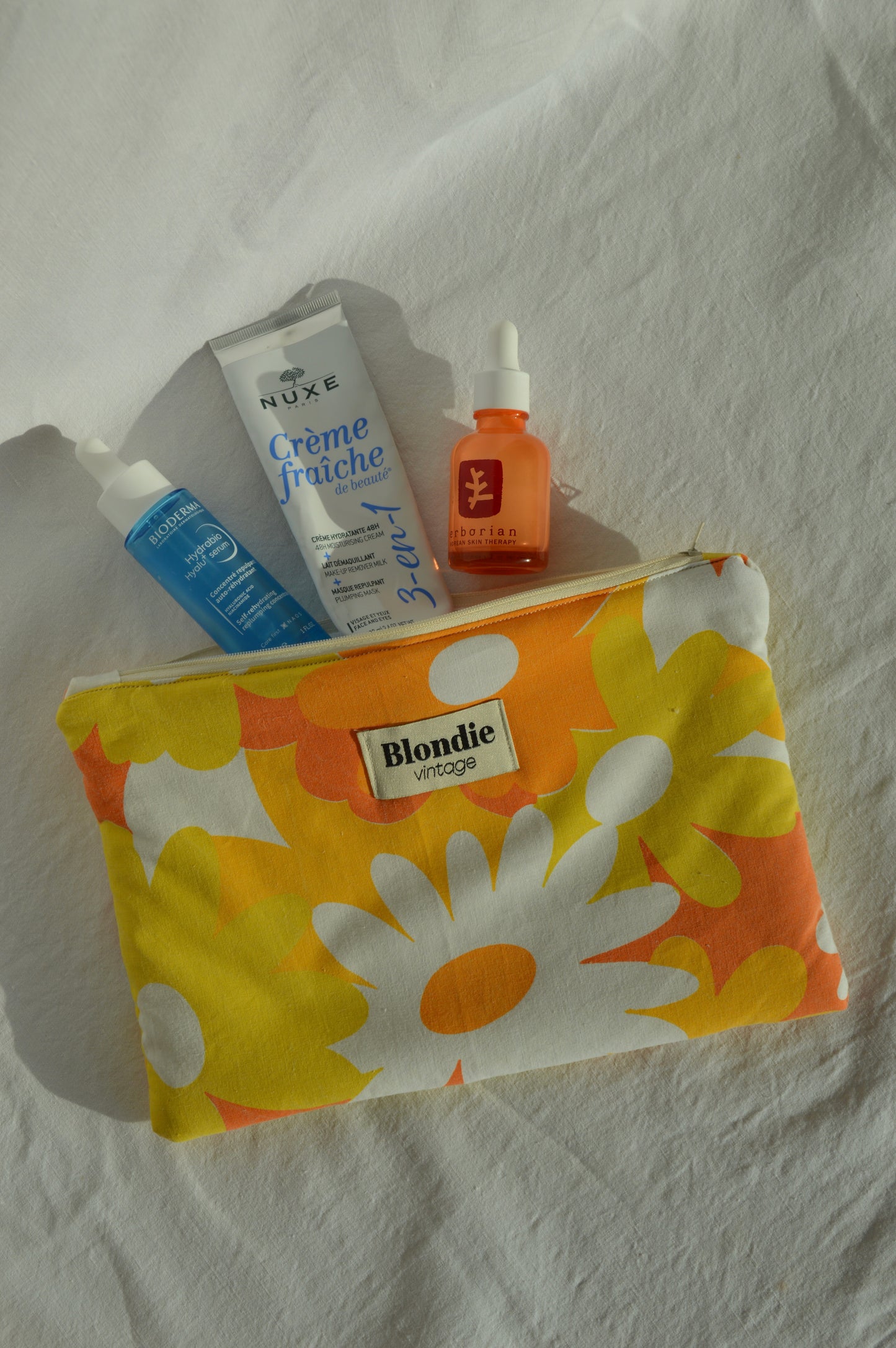 Pochette fleurs orange  fabriqué à partir de tissus vintage mode durable mode responsable fabriqué à la main 