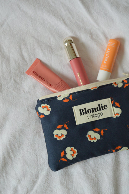 Mini Pochette fleurie bleu fabriqué à partir de tissus vintage mode durable mode responsable fabriqué à la main 