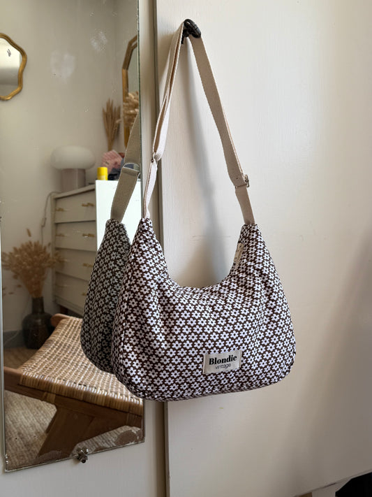 Sac crossbody fleuri marron fabriqué à partir de tissus vintage mode durable mode responsable fabriqué à la main 