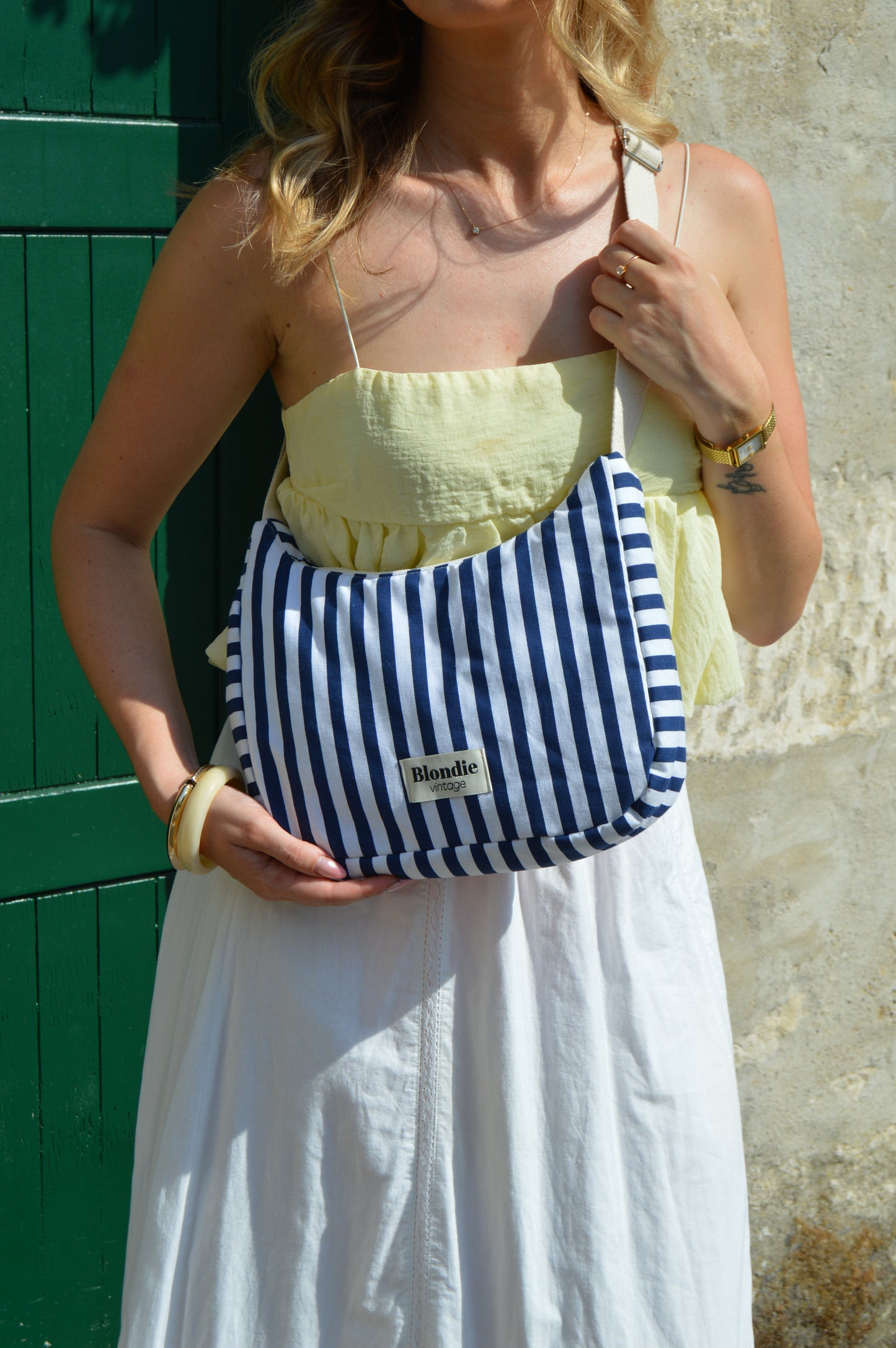 Sac crossbody rayé bleu fabriqué à partir de tissus vintage mode durable mode responsable fabriqué à la main 
