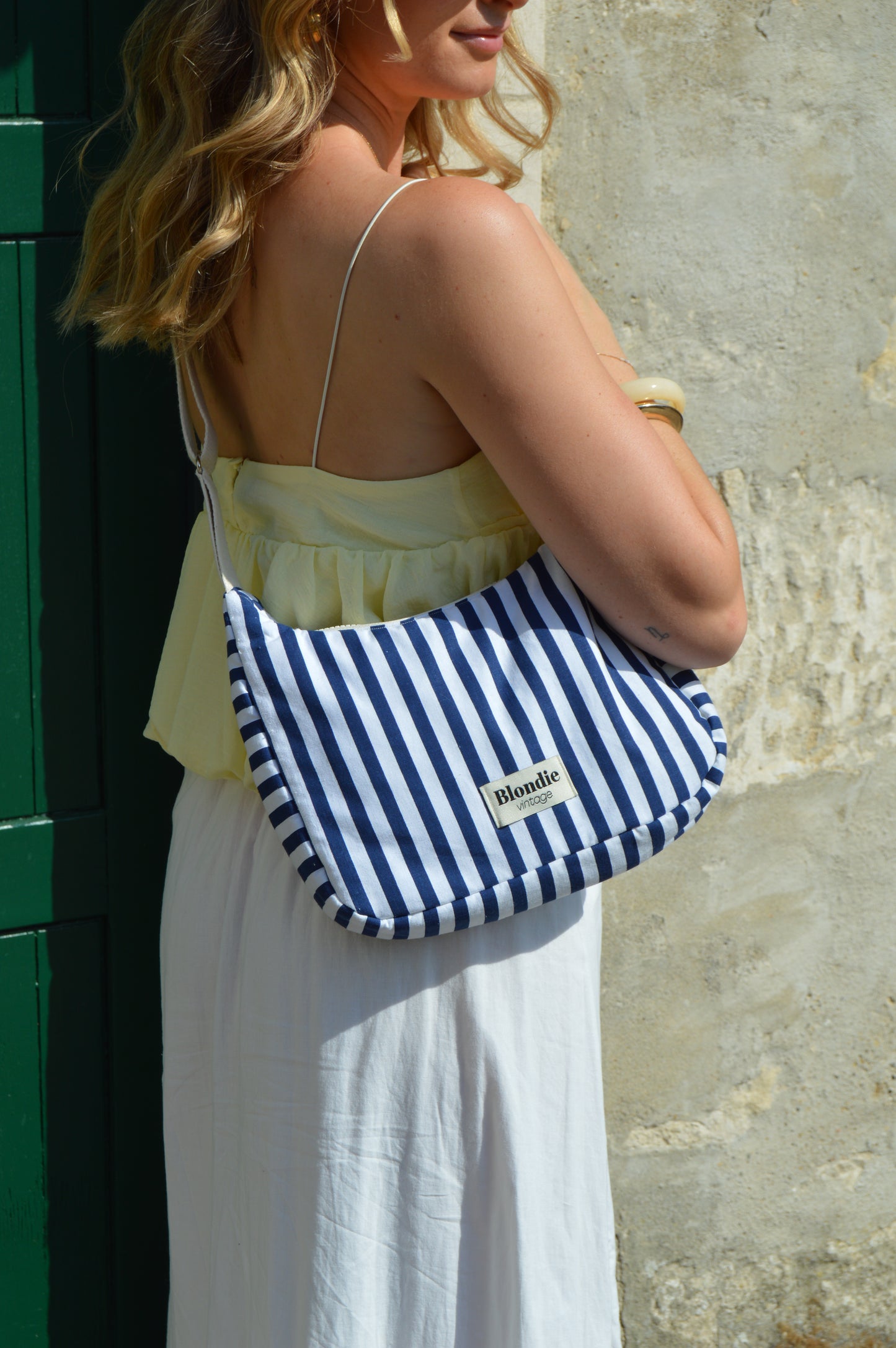 Sac crossbody rayé bleu fabriqué à partir de tissus vintage mode durable mode responsable fabriqué à la main 