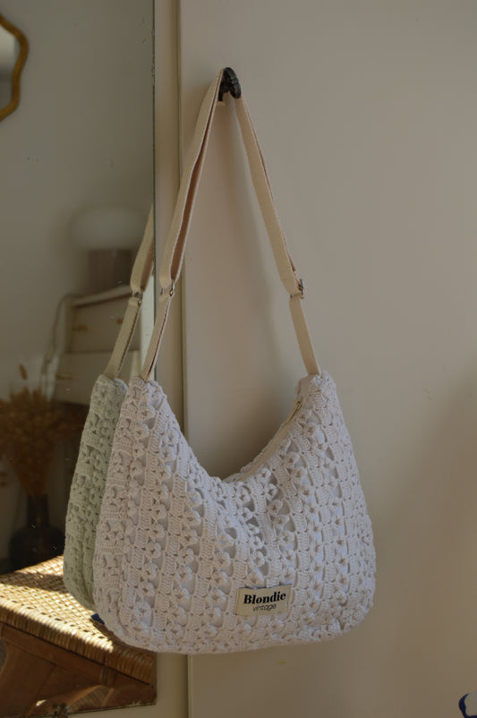 Sac crossbody en crochet fabriqué à partir de tissus vintage mode durable mode responsable fabriqué à la main 