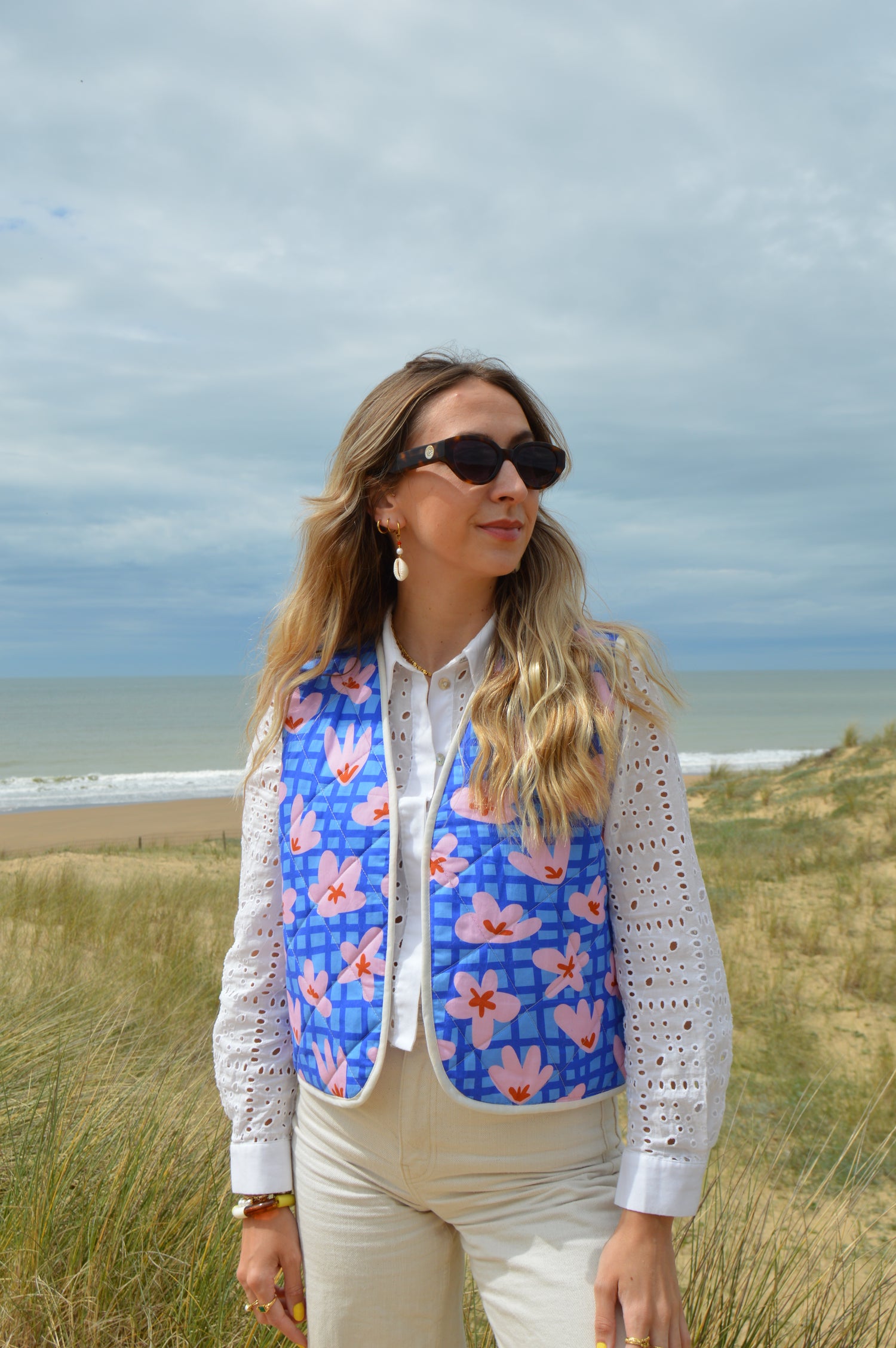 Gilet sans manches upcyclé fleurs abstraite 