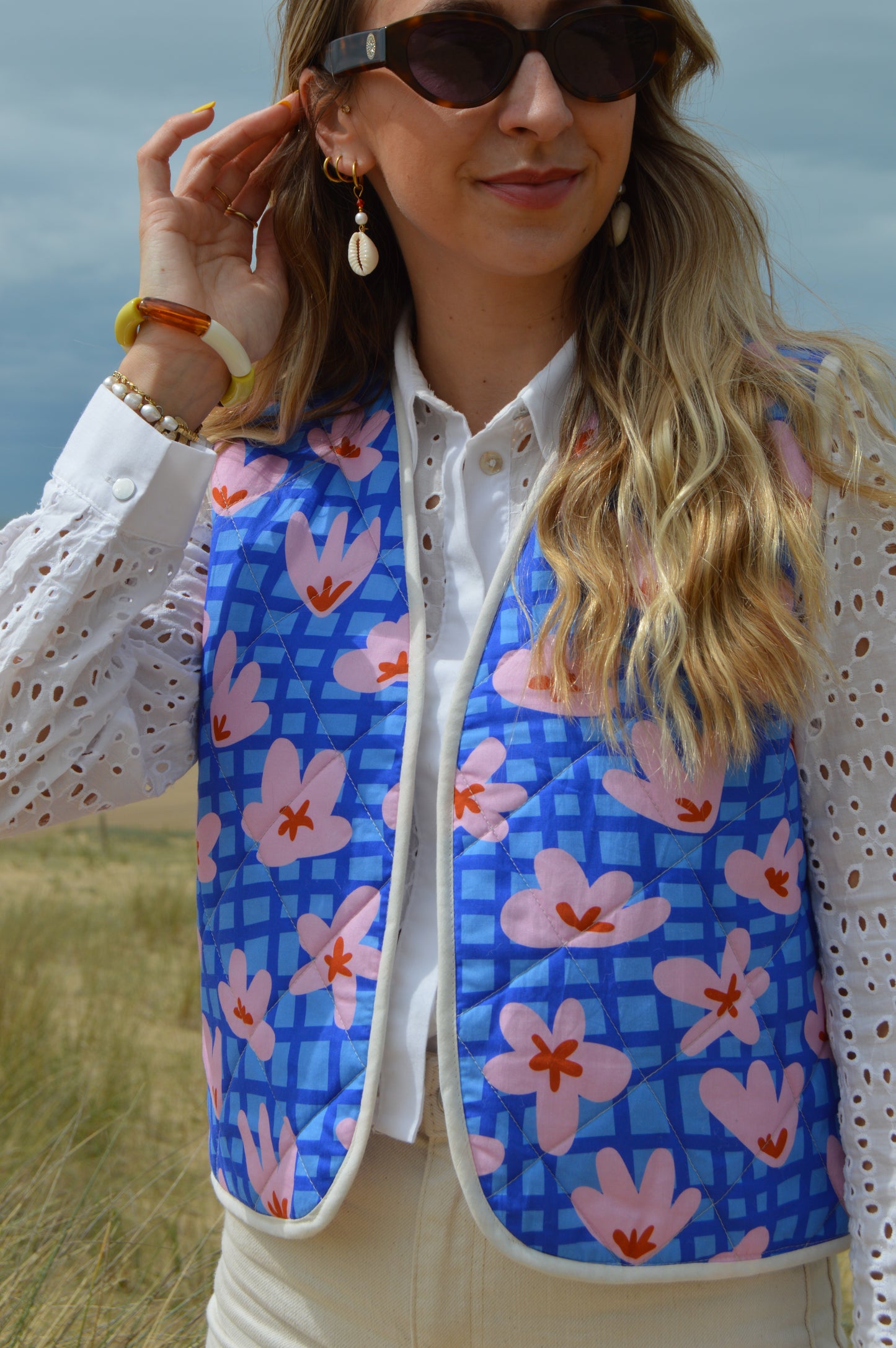Gilet sans manches upcyclé fleurs abstraite 