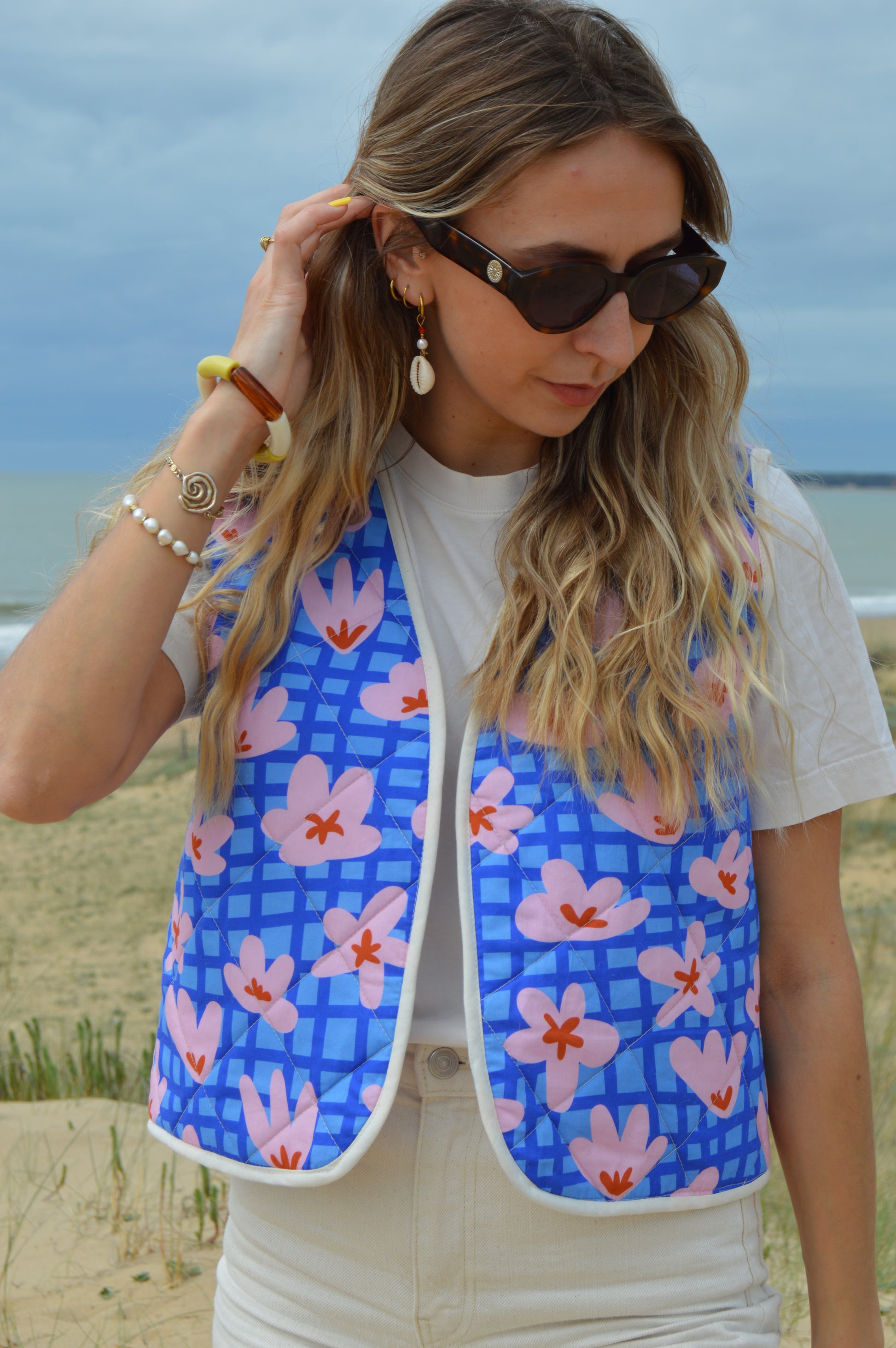Gilet sans manches upcyclé fleurs abstraite 