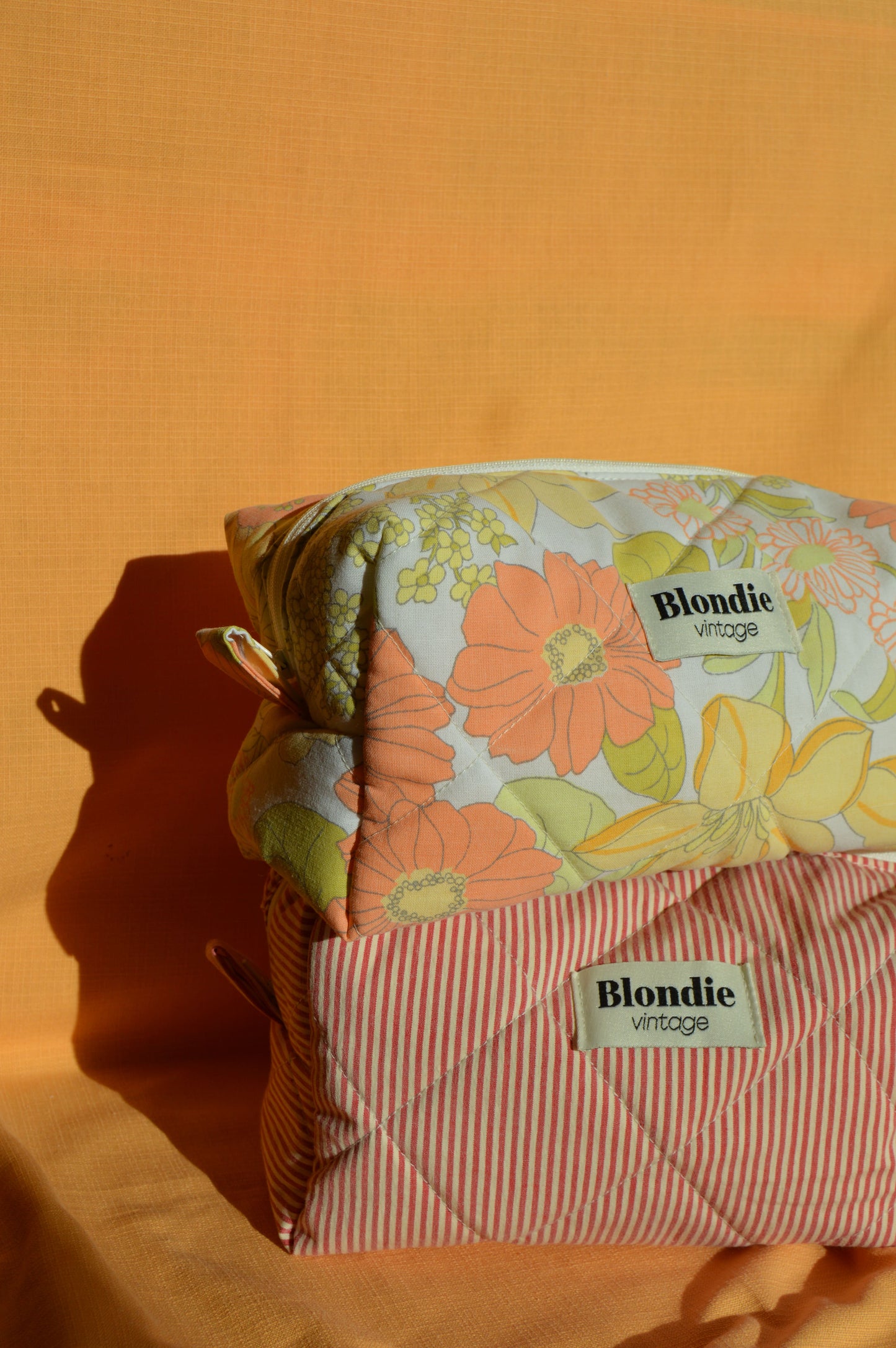 Trousse de toilette fleurs vintage orange