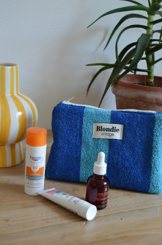 Pochette rayé bleu en éponge fabriqué à partir de tissus vintage upcycling mode durable et responsable