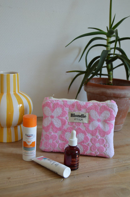 Pochette fleurs rose en éponge fabriqué à partir de tissus vintage upcycling mode durable et responsable