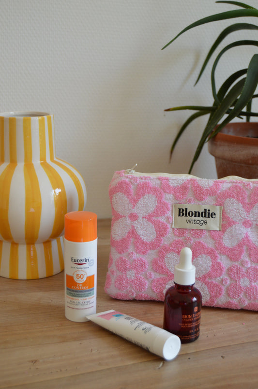 Pochette fleurs rose en éponge fabriqué à partir de tissus vintage upcycling mode durable et responsable