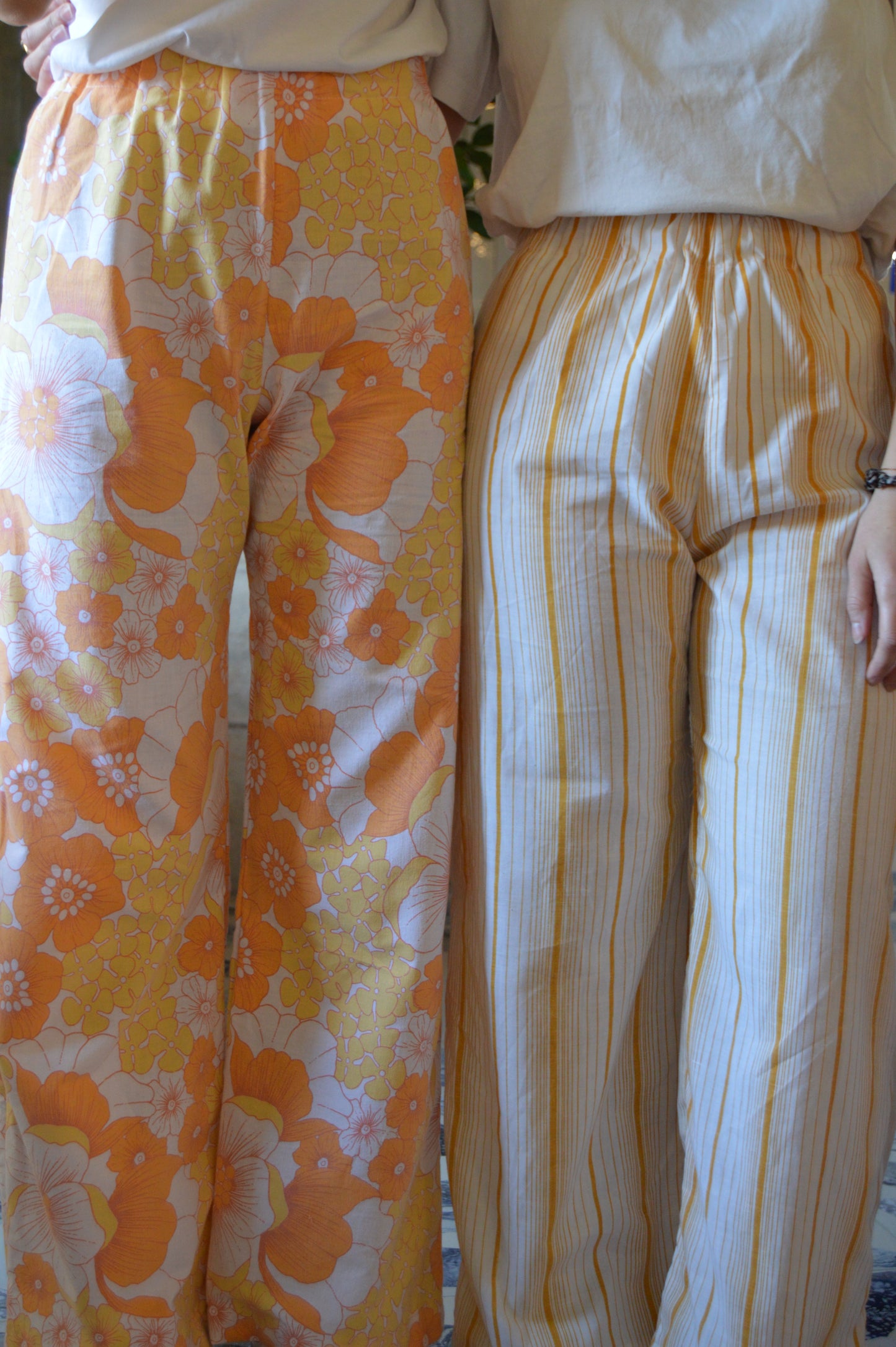 Pantalon à fleurs vintage orange