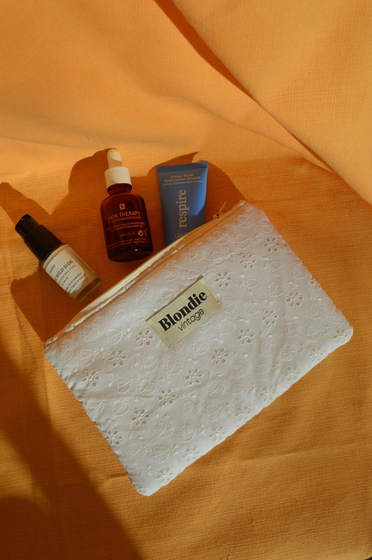 Moyenne pochette broderie blanche