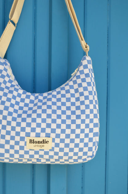 sac bandoulière damier bleu fabriquée à la main à partir de tissus vintages upcyclés mode durable