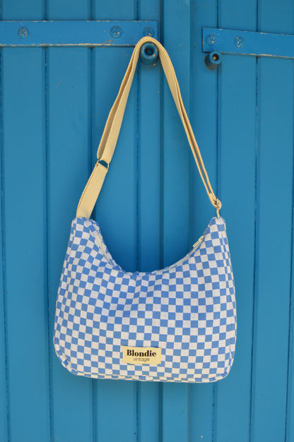 sac bandoulière damier bleu fabriquée à la main à partir de tissus vintages upcyclés mode durable