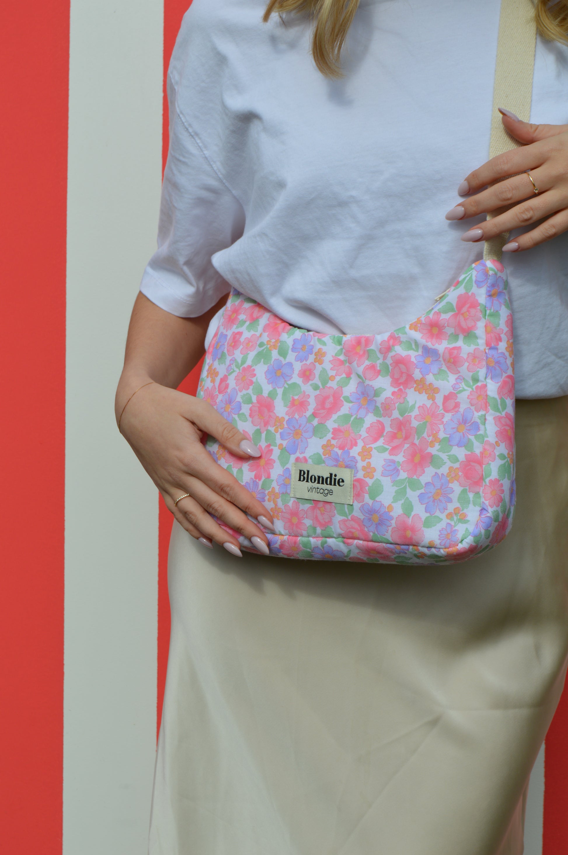 Sac upcyclé fleurie fait à la main en France