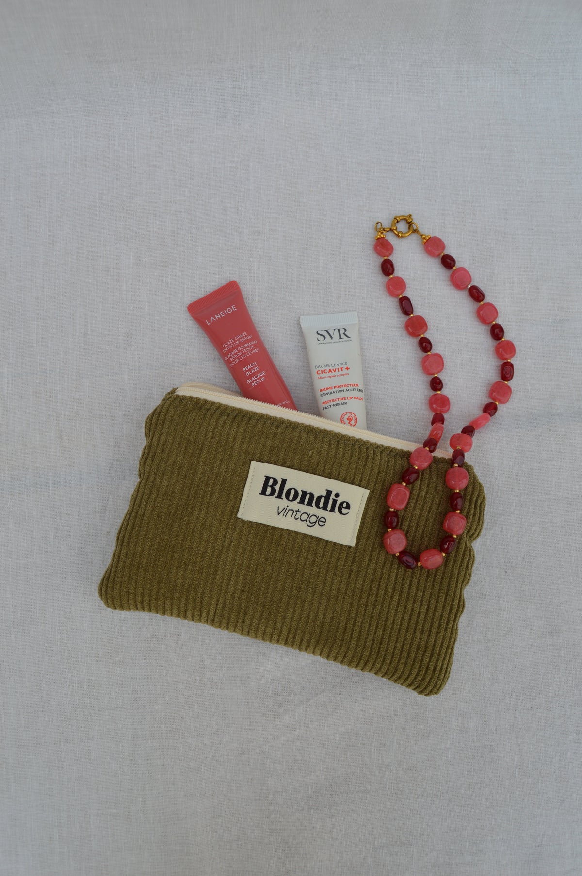 Mini pochette en velours kaki confectionnée à la main à partir d'un tissu vintage upcyclé