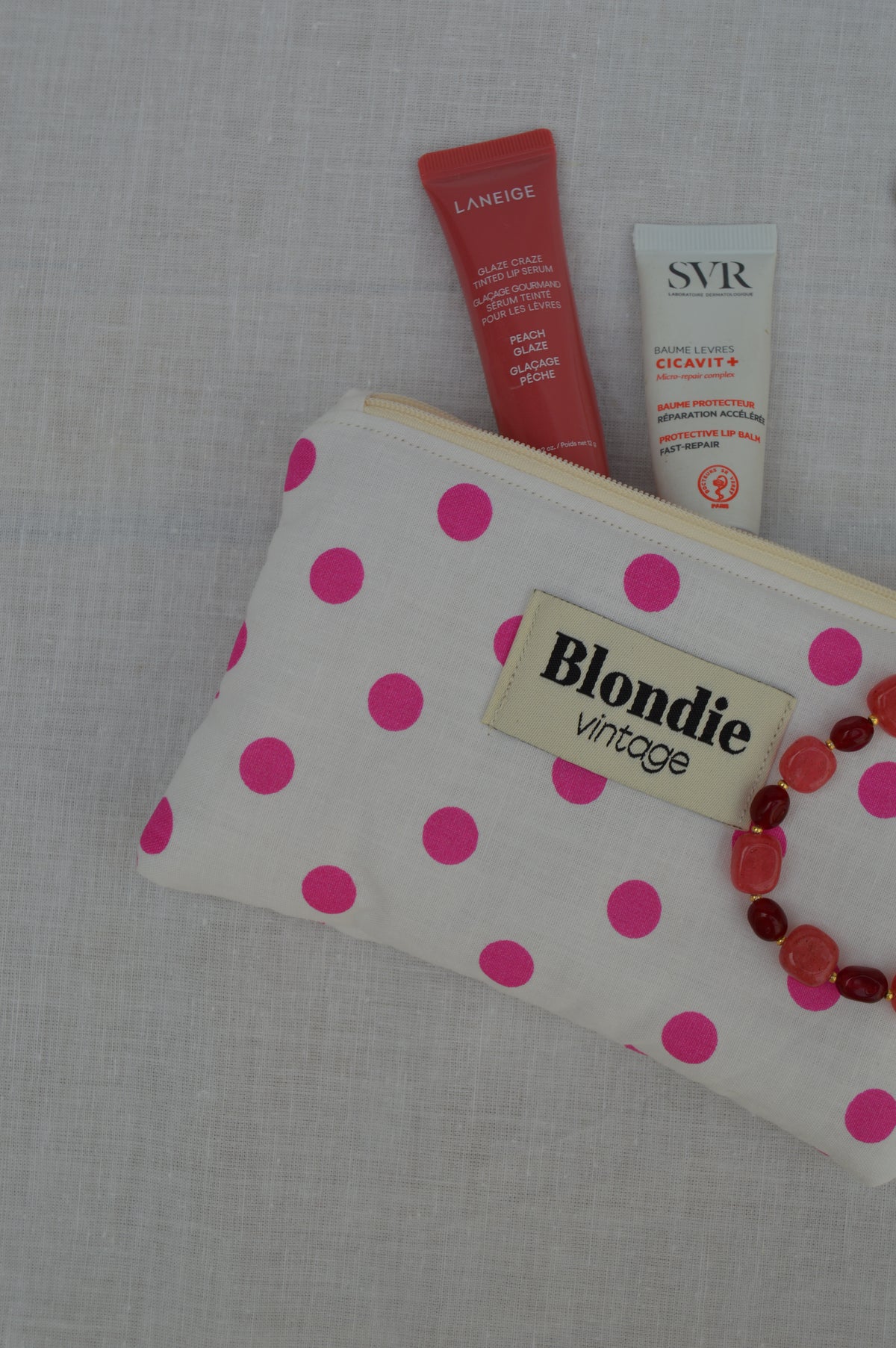 Mini pochette à pois rose confectionnée à la main à partir d'un tissu vintage upcyclé