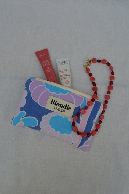 Mini pochette fleurie vintage confectionnée à la main à partir d'un tissu vintage upcyclé