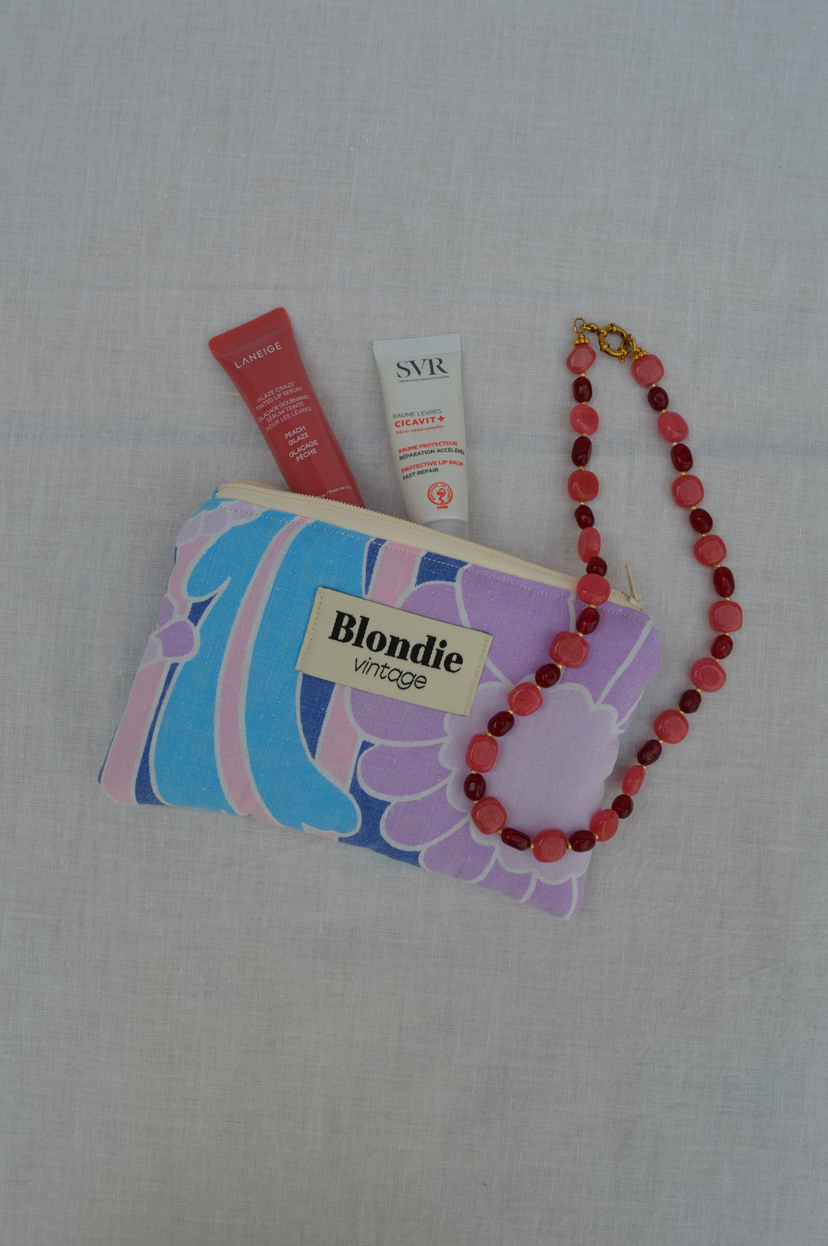Mini pochette fleurie vintage confectionnée à la main à partir d'un tissu vintage upcyclé