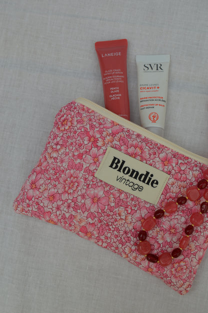 Mini pochette fleurie rose confectionnée à la main à partir d'un tissu vintage upcyclé