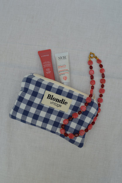 Mini pochette vichy bleu confectionnée à la main à partir d'un tissu vintage upcyclé