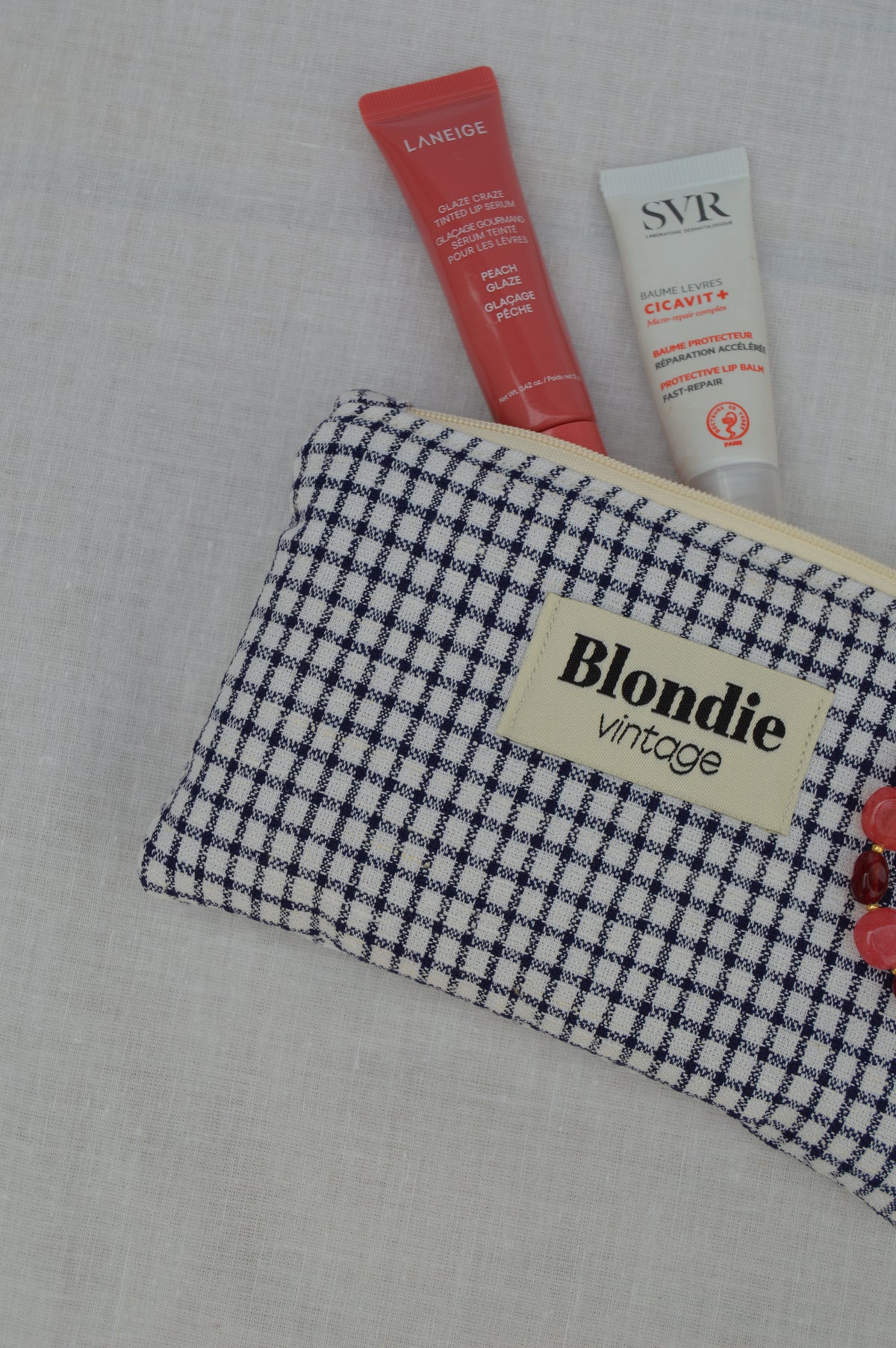 Mini pochette carreaux bleu confectionnée à la main à partir d'un tissu vintage upcyclé