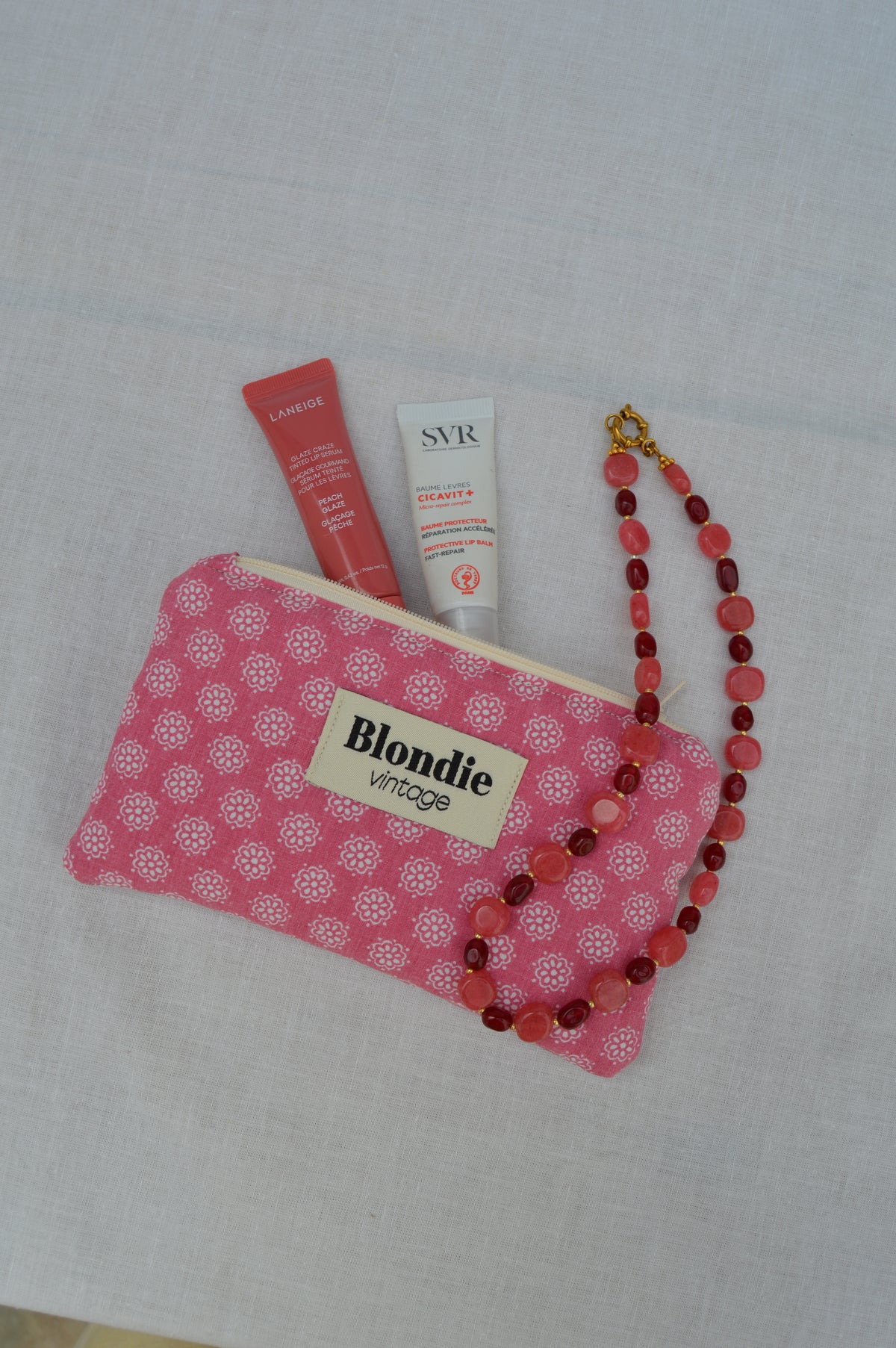 Mini pochette fleurie confectionnée à la main à partir d'un tissu vintage upcyclé