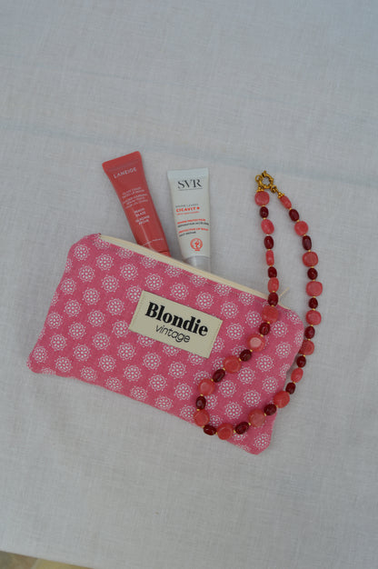 Mini pochette fleurie confectionnée à la main à partir d'un tissu vintage upcyclé