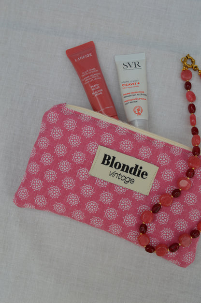 Mini pochette fleurie confectionnée à la main à partir d'un tissu vintage upcyclé