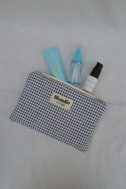Pochette à carreaux bleu confectionnée à la main à partir d'un tissu vintage upcyclé