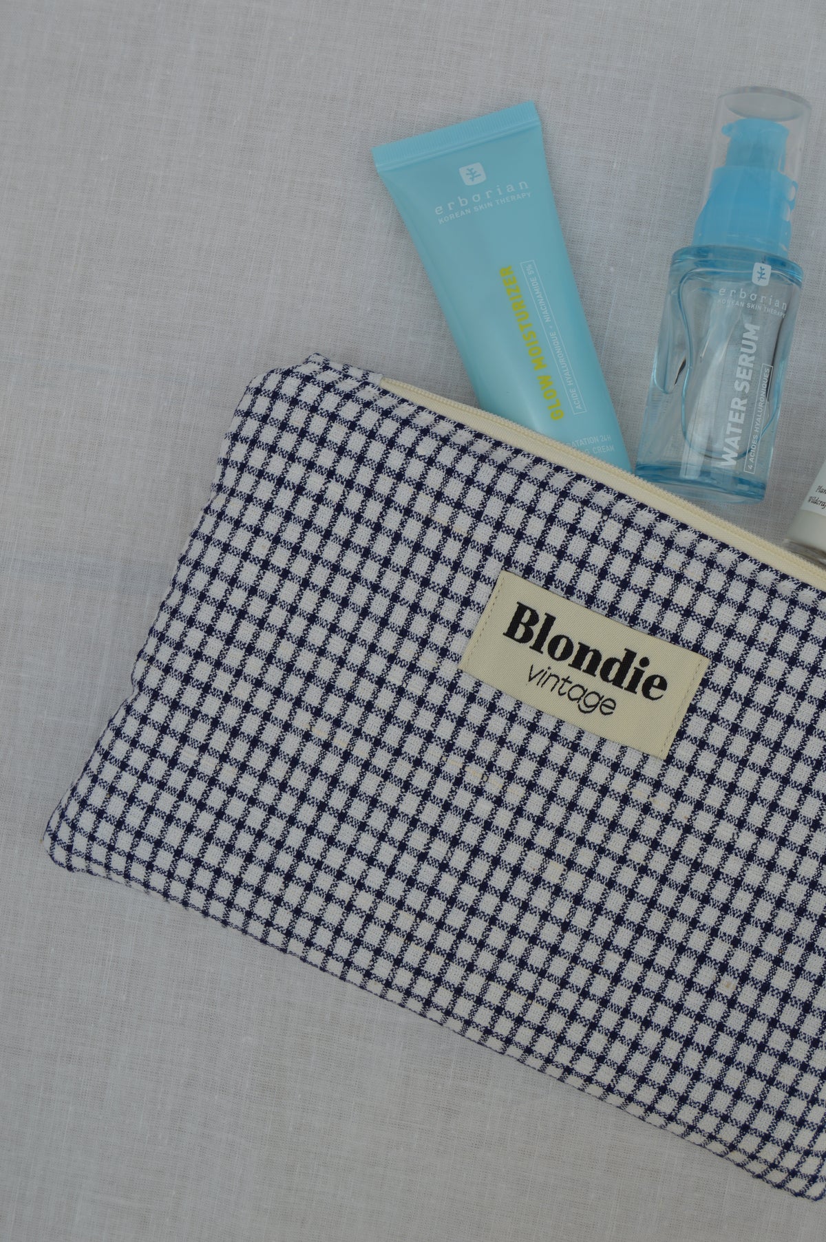 Pochette à carreaux bleu confectionnée à la main à partir d'un tissu vintage upcyclé