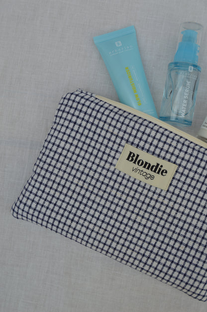 Pochette à carreaux bleu confectionnée à la main à partir d'un tissu vintage upcyclé