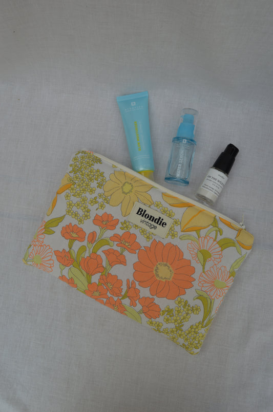 Pochette fleurs vintage confectionnée à la main à partir d'un tissu vintage upcyclé