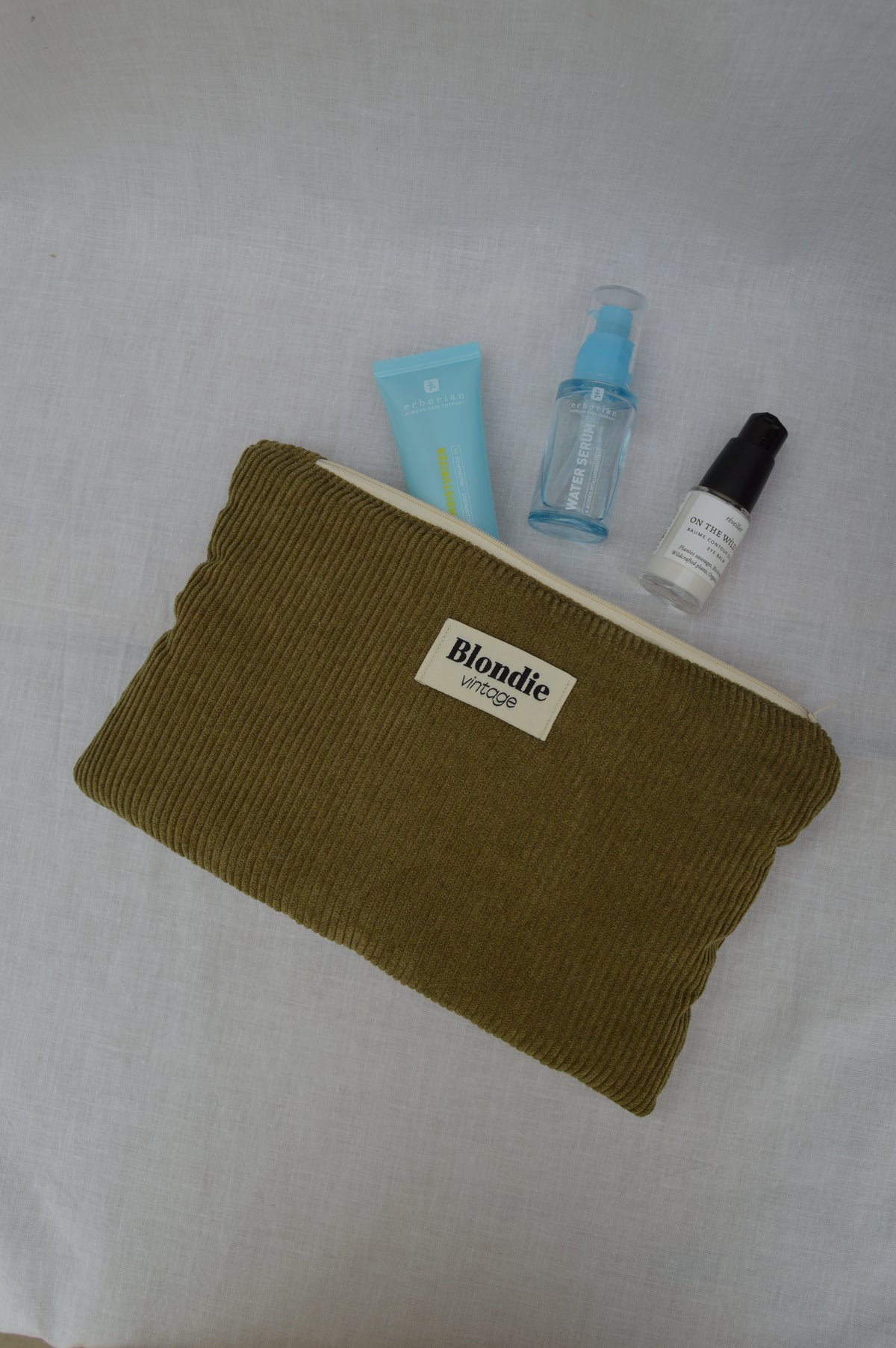 Pochette velours kaki confectionnée à la main à partir d'un tissu vintage upcyclé
