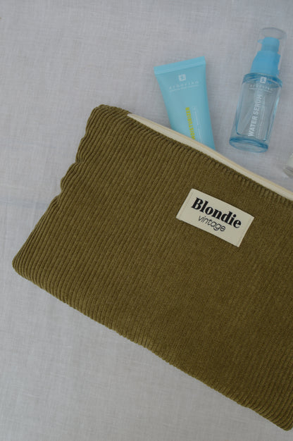 Pochette velours kaki confectionnée à la main à partir d'un tissu vintage upcyclé