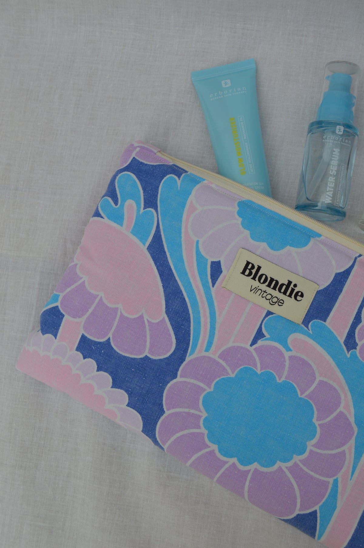 Pochette fleurs vintage confectionnée à la main à partir d'un tissu vintage upcyclé