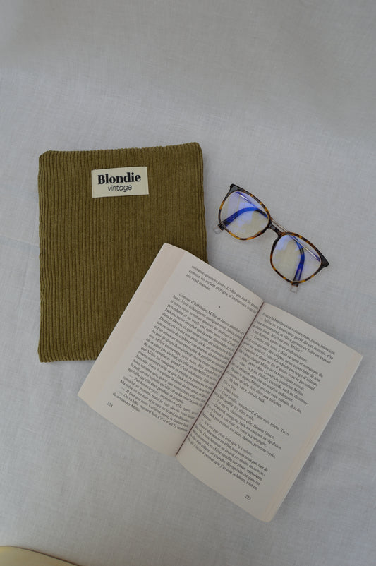 Housse de livre velours kaki fabriqué à partir de tissu vintage mode durable mode responsable fabriqué à la main