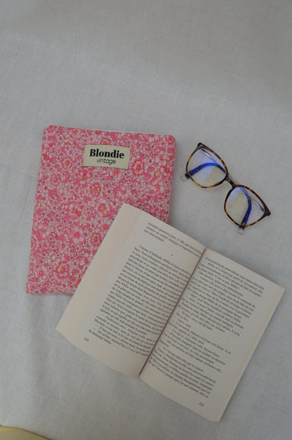 Housse de livre fleurie rose fabriqué à partir de tissu vintage mode durable mode responsable fabriqué à la main