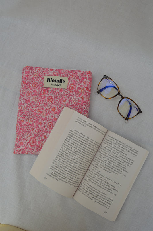 Housse de livre fleurie rose fabriqué à partir de tissu vintage mode durable mode responsable fabriqué à la main