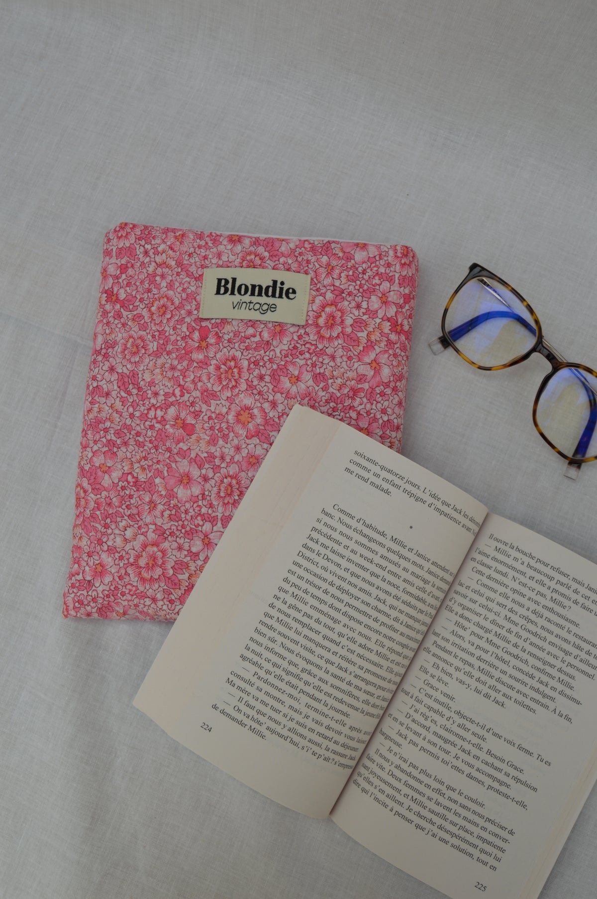 Housse de livre fleurie rose fabriqué à partir de tissu vintage mode durable mode responsable fabriqué à la main