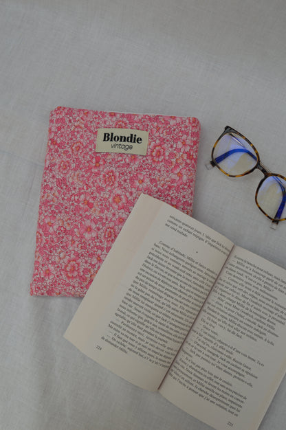 Housse de livre fleurie rose fabriqué à partir de tissu vintage mode durable mode responsable fabriqué à la main