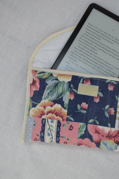 Housse lisseuse patchwork fabriquée à partir de tissus vintage à la main avec biais coloré