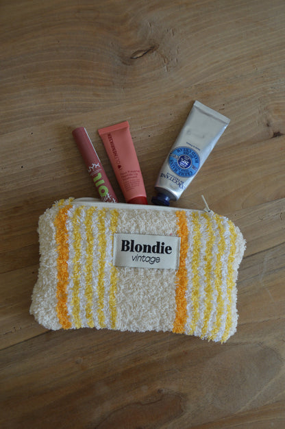 mini pochette, portefeuille, porte carte en éponge jaune fabriquée à partir de serviette de bain vintage, mode durable et responsable 