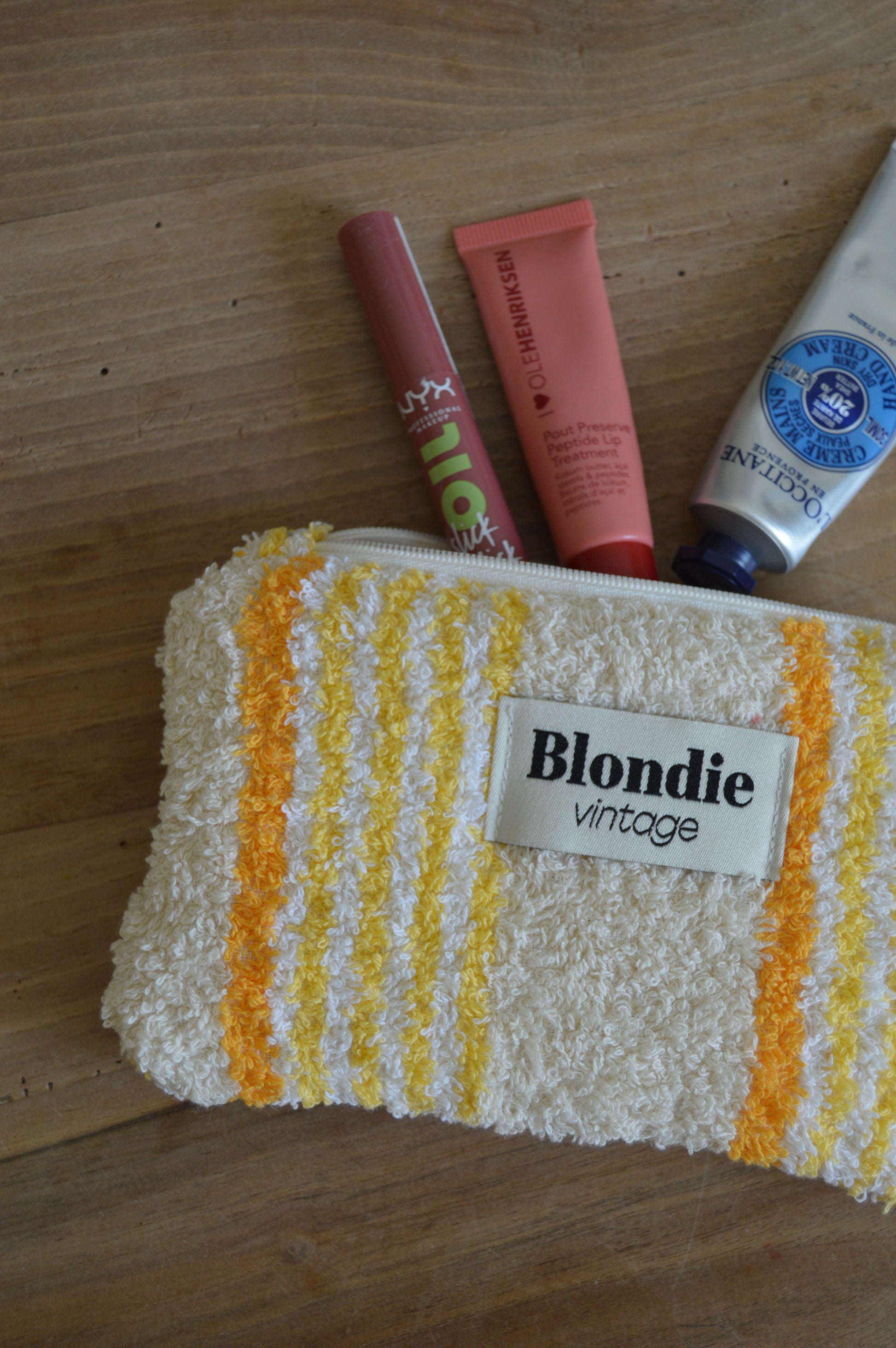 mini pochette, portefeuille, porte carte en éponge jaune fabriquée à partir de serviette de bain vintage, mode durable et responsable 