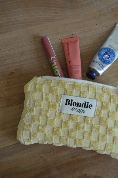 mini pochette, portefeuille, porte carte en éponge jaune fabriquée à partir de serviette de bain vintage, mode durable et responsable 