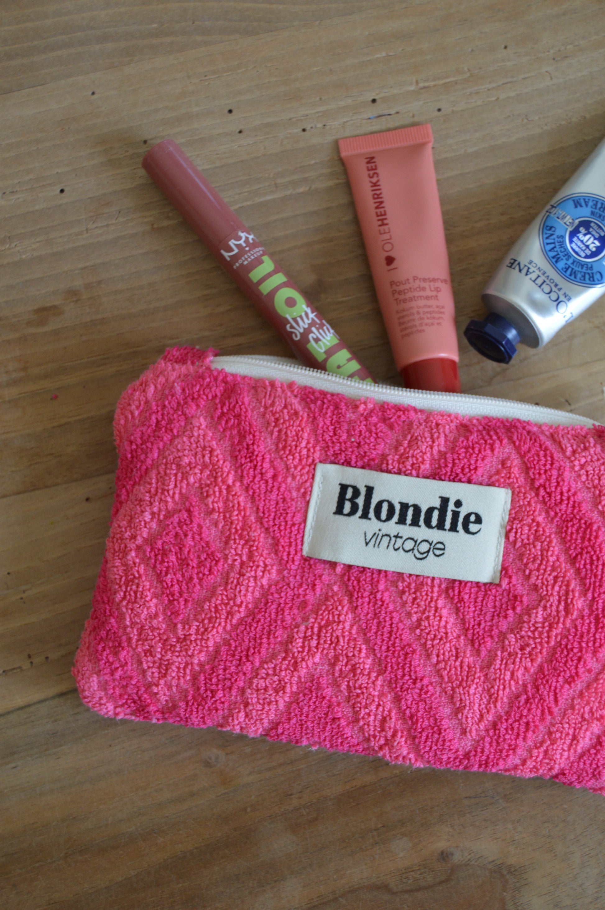 mini pochette, portefeuille, porte carte en éponge rose fabriquée à partir de serviette de bain vintage, mode durable et responsable 