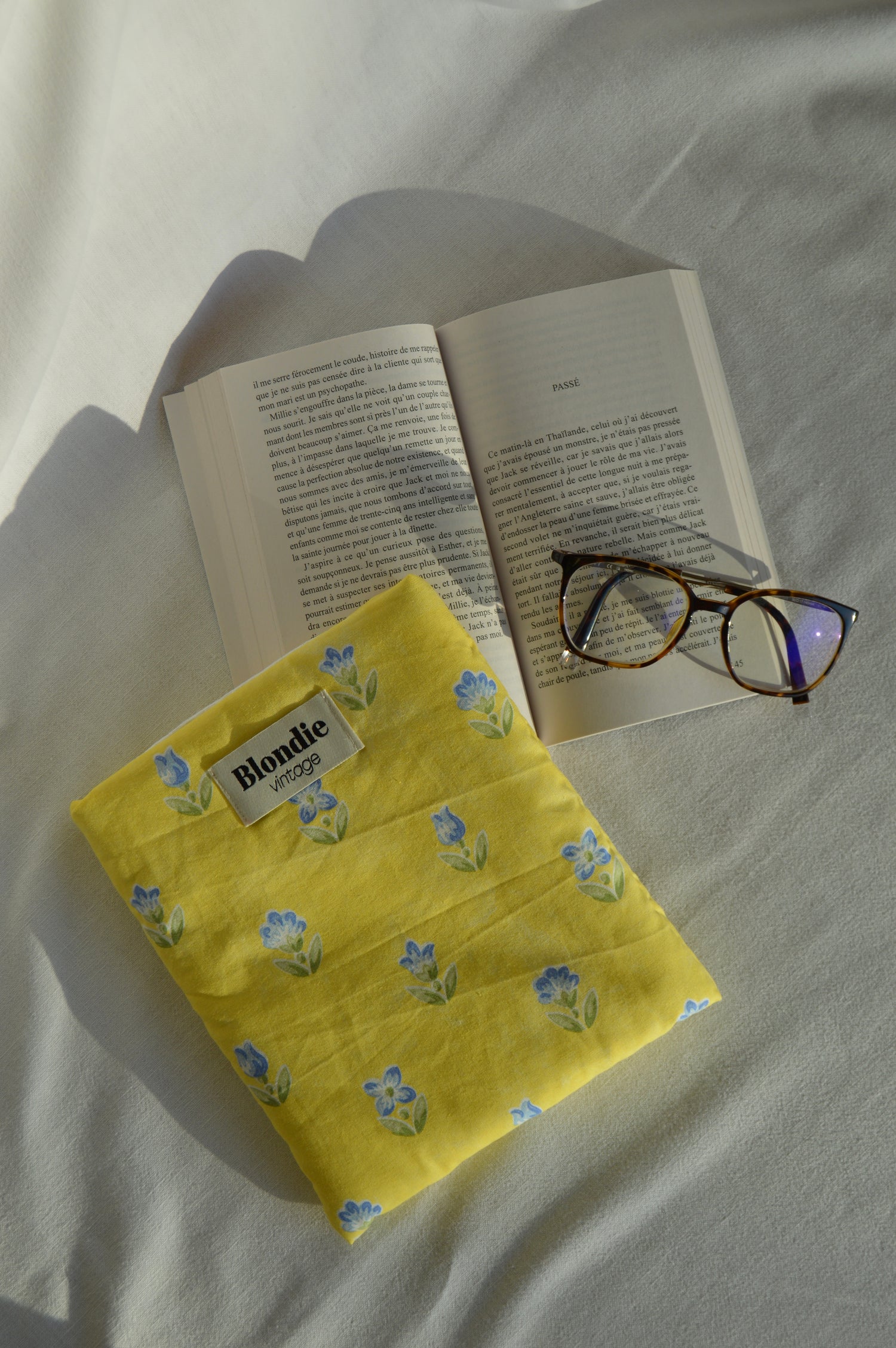 Housse de livre fleurie jaune fabriqué à partir de tissu  vintage mode durable mode responsable fabriqué à la main