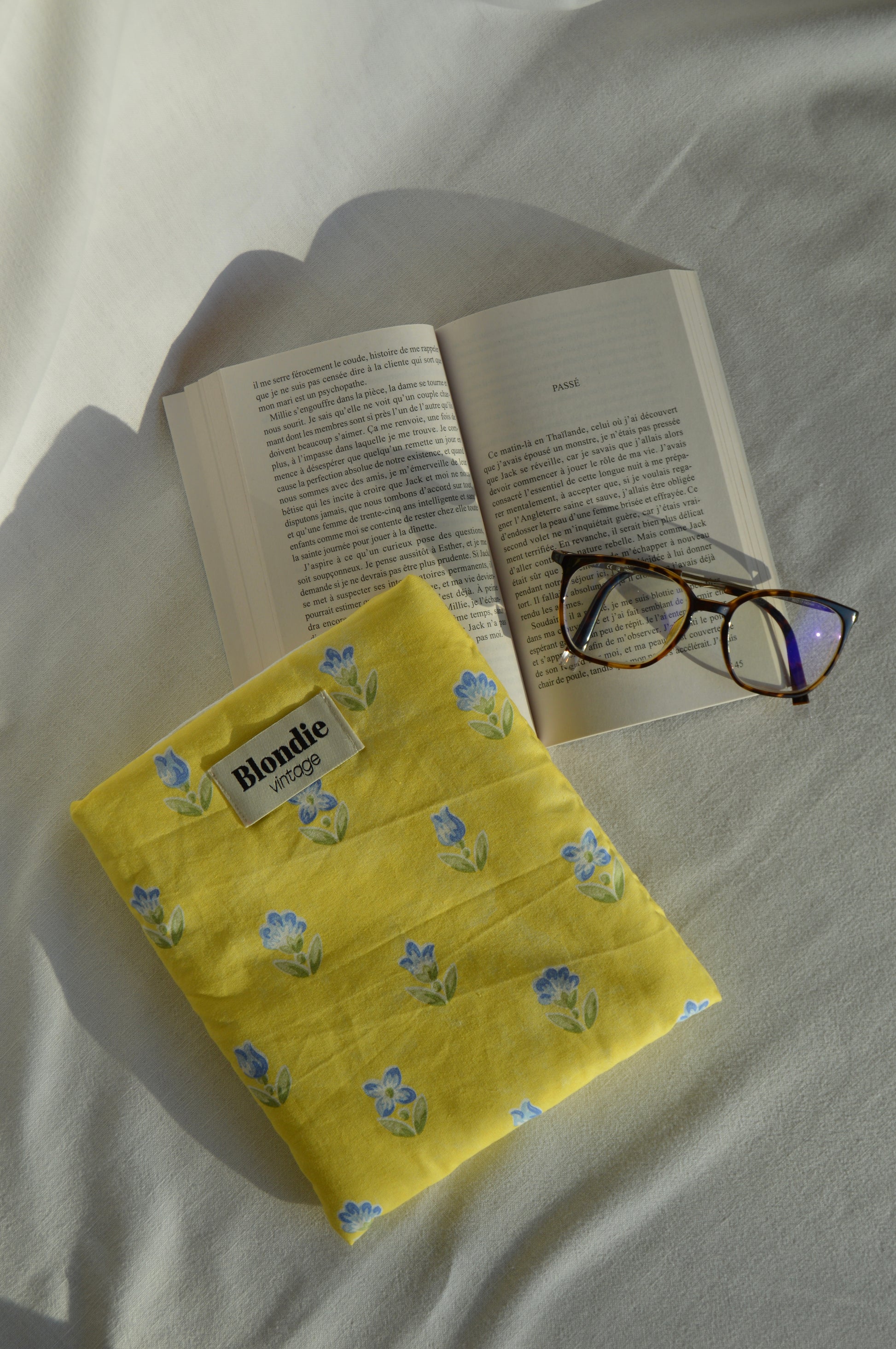 Housse de livre fleurie jaune fabriqué à partir de tissu  vintage mode durable mode responsable fabriqué à la main