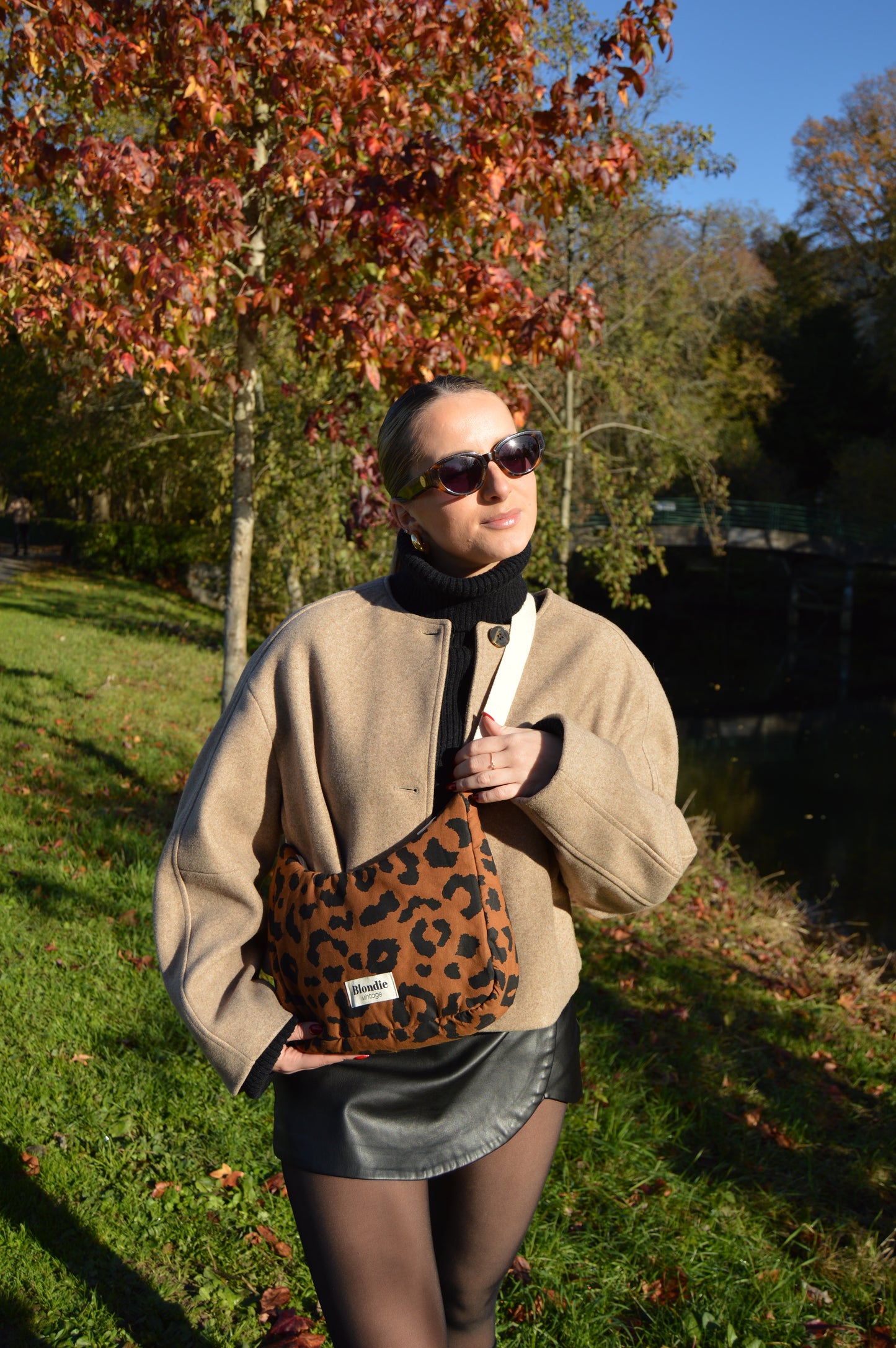 Sac crossbody léopard fabriqué à partir de tissus vintage mode durable mode responsable fabriqué à la main 