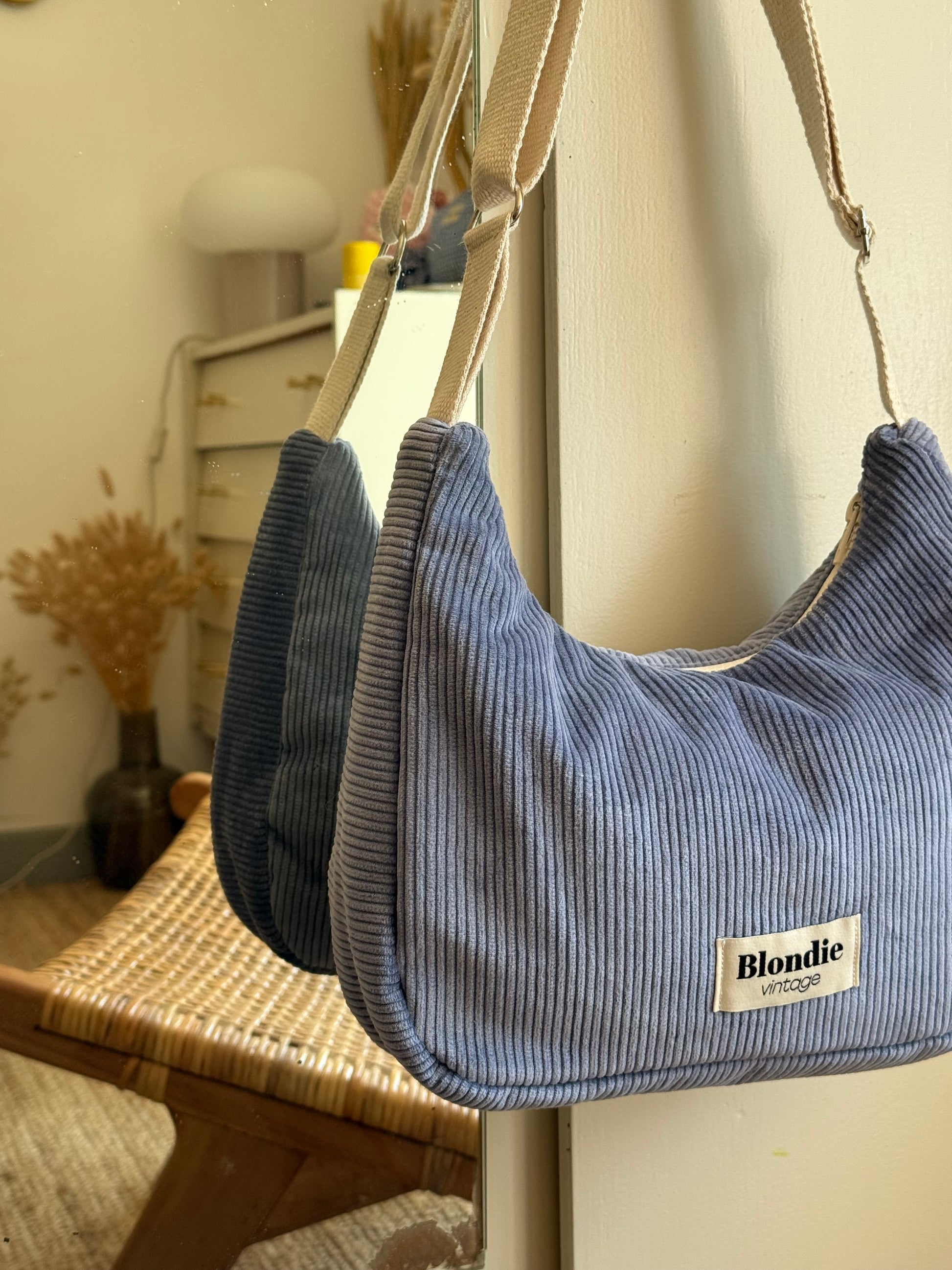 Sac crossbody velours bleu fabriqué à partir de tissus vintage mode durable mode responsable fabriqué à la main 