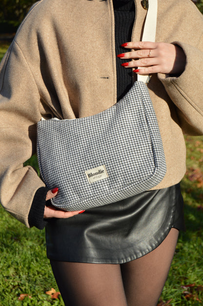 Sac crossbody pied de poule gris fabriqué à partir de tissus vintage mode durable mode responsable fabriqué à la main 